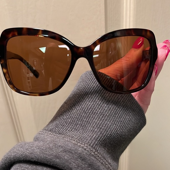 Dolce&Gabbana sunglasses w/ case,box and cloth currently RX but come w/lenses - Picture 11 of 11